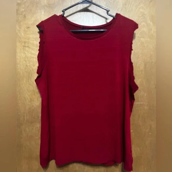 Free! With bundle purchase!! Wine Top with cut off Sleeves - Picture 1 of 4